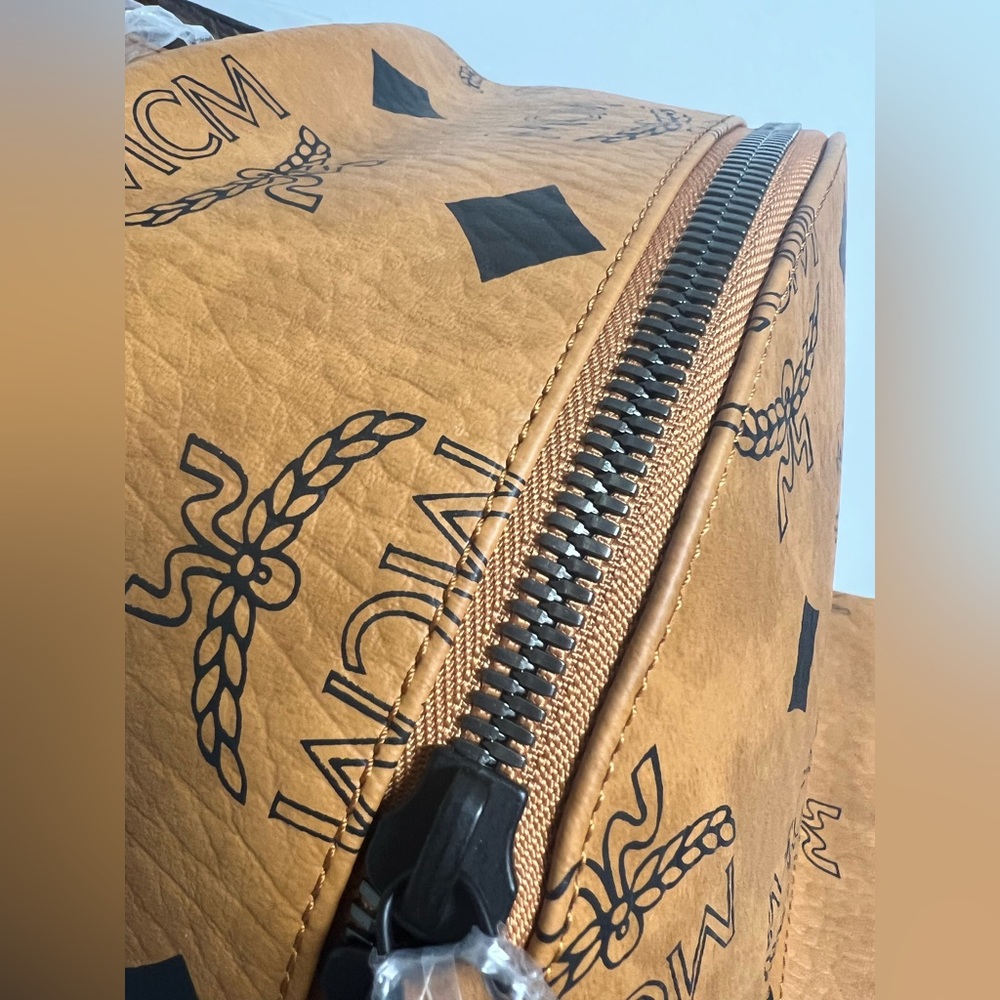 MCM Stark Backpack in Maxi Visetos - Picture 2 of 7